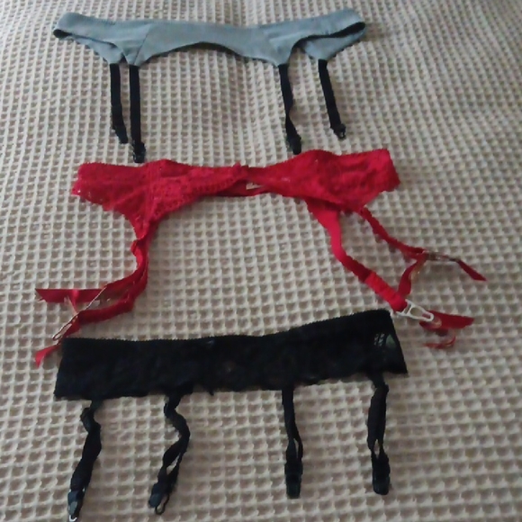 Elegant Red, Black, and Gray Lace Garter Belt Set - Picture 1 of 2
